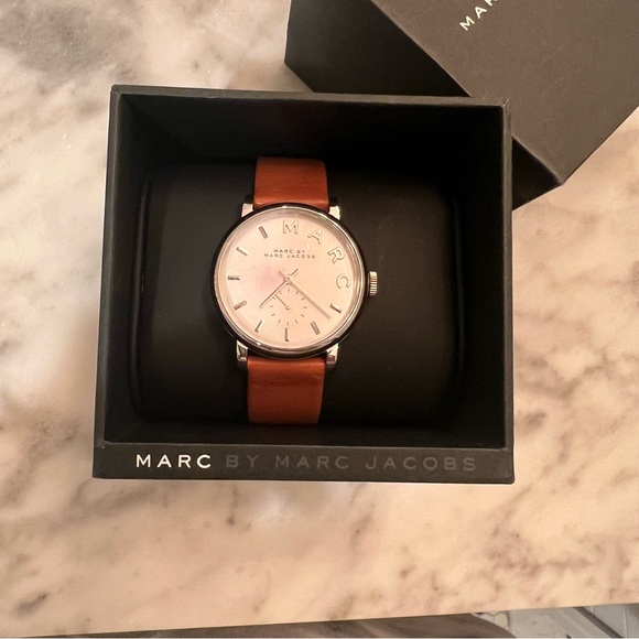 Marc Jacobs Leather Watch - Picture 3 of 8